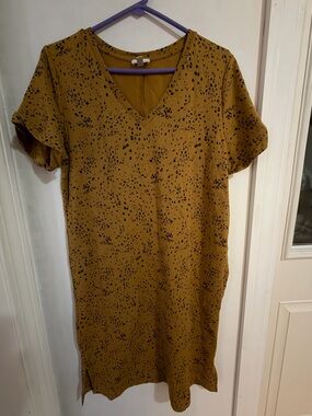Garnet Hill size small everyday t shirt dress mustard and black delicate floral